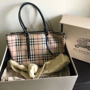 Burberry purse. Good condition